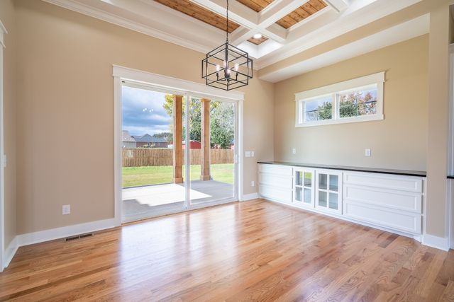 1050 Baylee Cir, Lawrenceburg, TN 38464