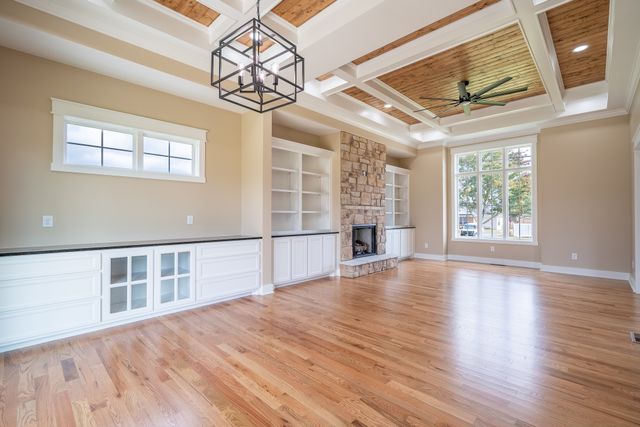 1050 Baylee Cir, Lawrenceburg, TN 38464