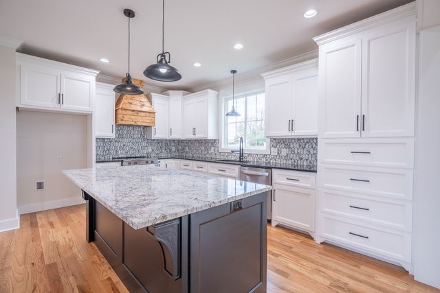 1050 Baylee Cir, Lawrenceburg, TN 38464