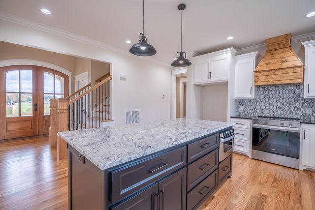 1050 Baylee Cir, Lawrenceburg, TN 38464