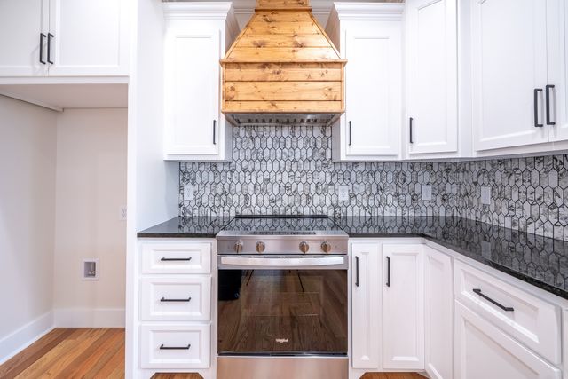 1050 Baylee Cir, Lawrenceburg, TN 38464