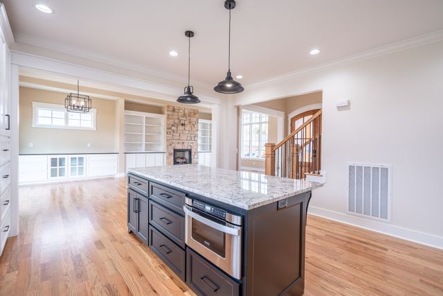 1050 Baylee Cir, Lawrenceburg, TN 38464