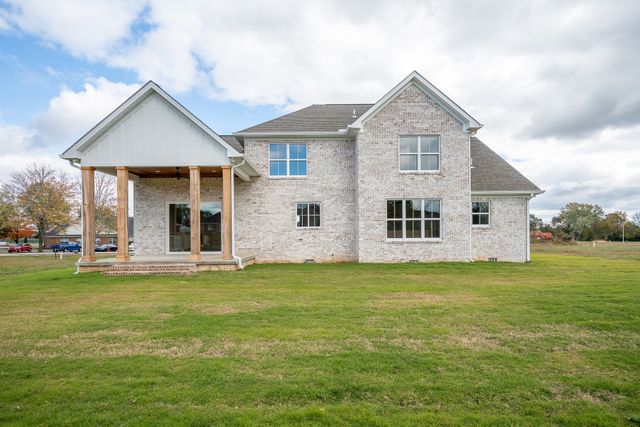 1050 Baylee Cir, Lawrenceburg, TN 38464