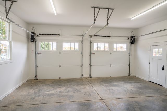 1050 Baylee Cir, Lawrenceburg, TN 38464