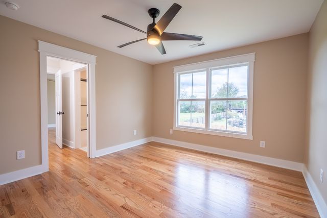 1050 Baylee Cir, Lawrenceburg, TN 38464