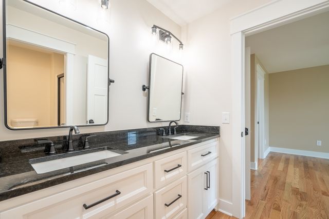 1050 Baylee Cir, Lawrenceburg, TN 38464