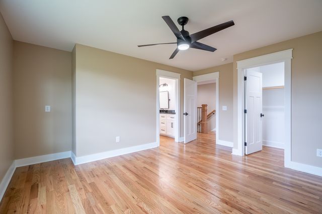 1050 Baylee Cir, Lawrenceburg, TN 38464