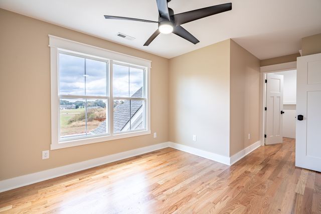 1050 Baylee Cir, Lawrenceburg, TN 38464