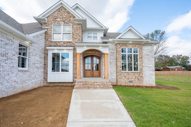 1050 Baylee Cir, Lawrenceburg, TN 38464