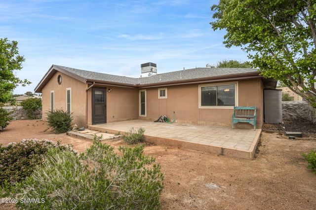 703 Homestead Circle, Las Cruces, NM 88011