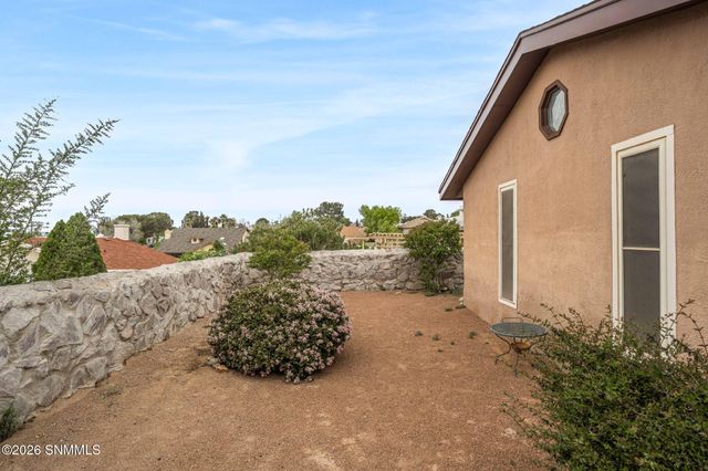 703 Homestead Circle, Las Cruces, NM 88011