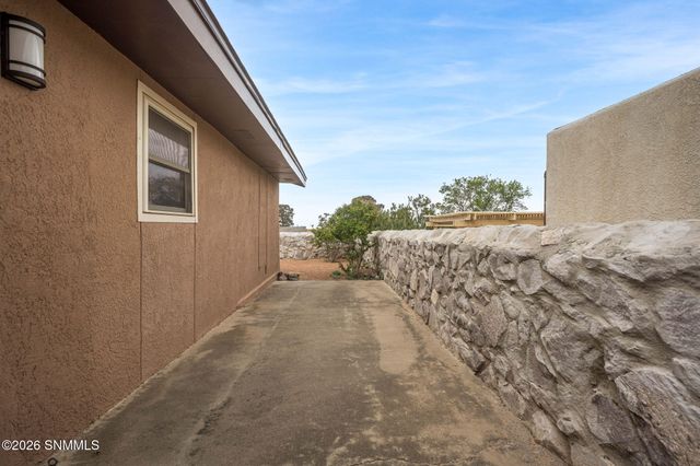703 Homestead Circle, Las Cruces, NM 88011