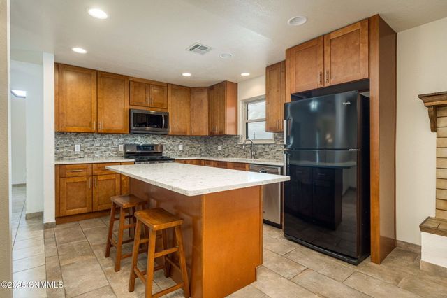 703 Homestead Circle, Las Cruces, NM 88011