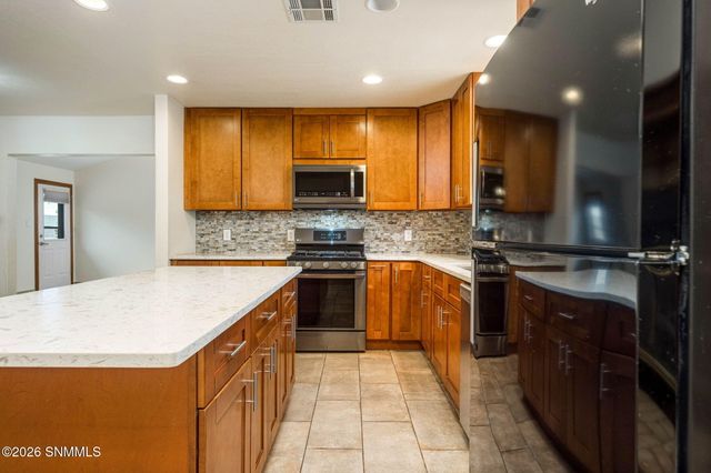 703 Homestead Circle, Las Cruces, NM 88011