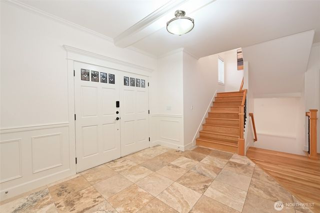 2531 30th Avenue W, Seattle, WA 98199