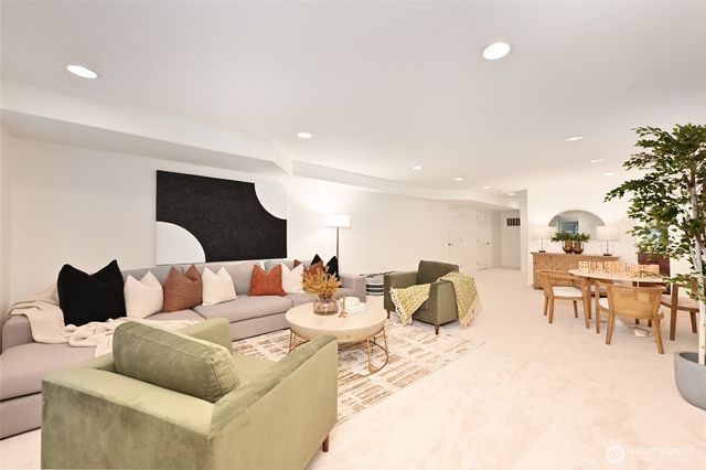 2531 30th Avenue W, Seattle, WA 98199