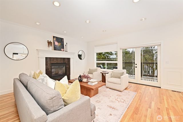 2531 30th Avenue W, Seattle, WA 98199