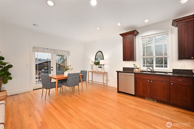 2531 30th Avenue W, Seattle, WA 98199