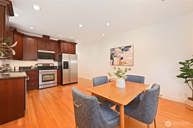 2531 30th Avenue W, Seattle, WA 98199