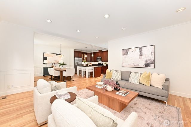 2531 30th Avenue W, Seattle, WA 98199