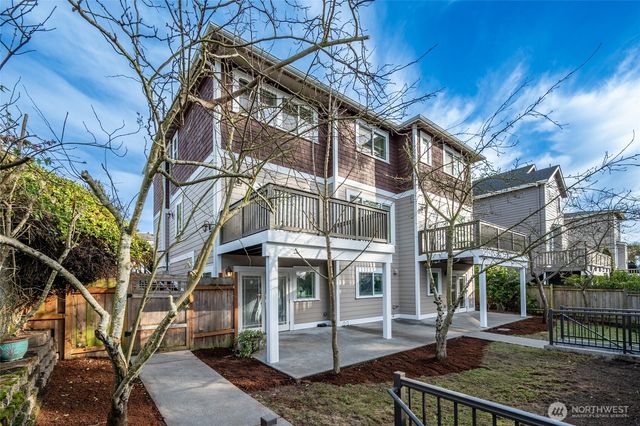 2531 30th Avenue W, Seattle, WA 98199