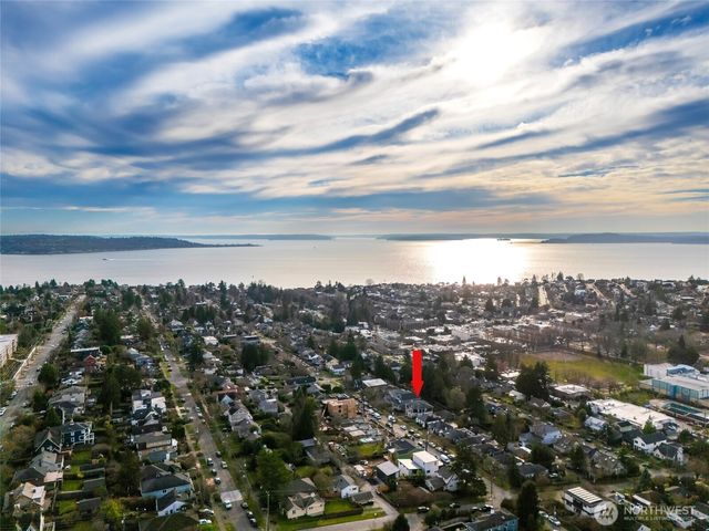 2531 30th Avenue W, Seattle, WA 98199