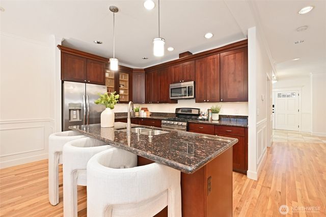 2531 30th Avenue W, Seattle, WA 98199