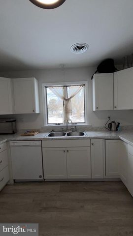 915 E DIVISION ST, Dover, DE 19901