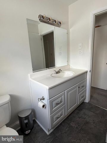 915 E DIVISION ST, Dover, DE 19901