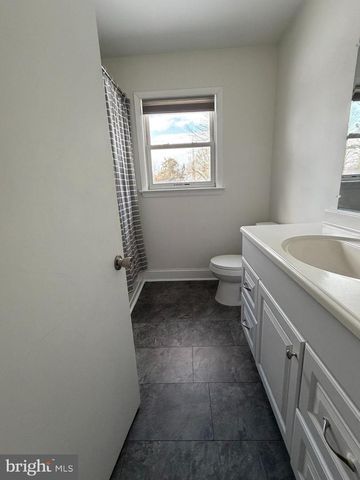 915 E DIVISION ST, Dover, DE 19901