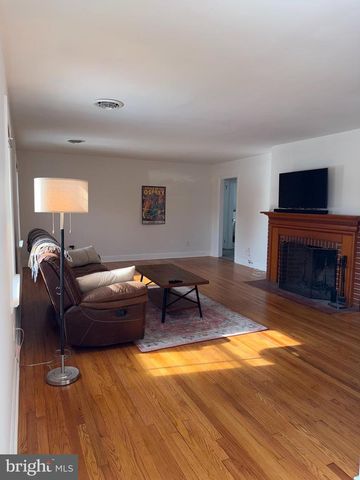 915 E DIVISION ST, Dover, DE 19901