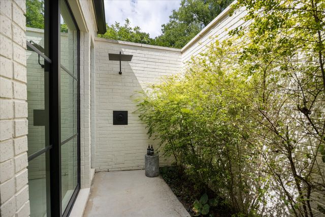 8013 W Landings Road, Granbury, TX 76049