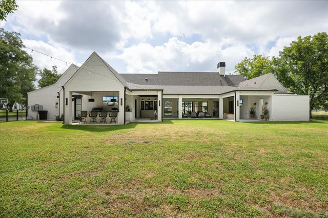 8013 W Landings Road, Granbury, TX 76049