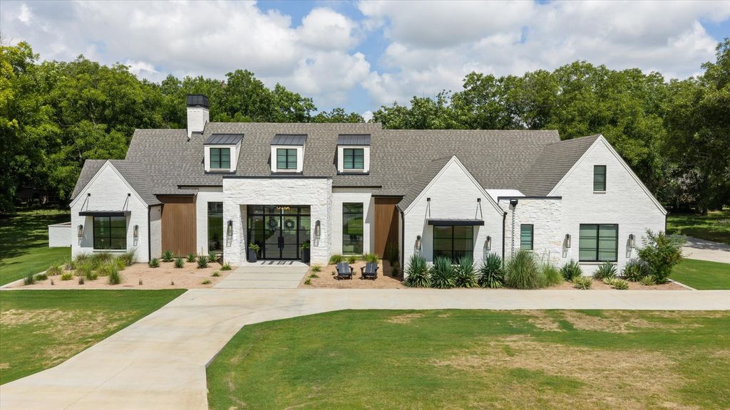 8013 W Landings Road, Granbury, TX 76049