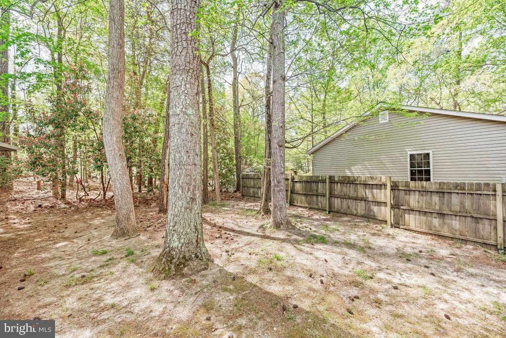 Image 6 of property listing at 1171 GOLDEN WEST WAY, Lusby, MD 20657