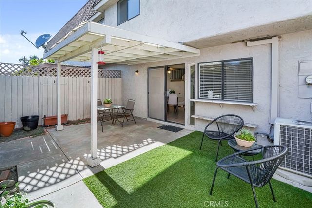 2155 W Banbury Circle, Anaheim, CA 92804