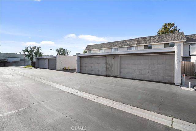 2155 W Banbury Circle, Anaheim, CA 92804