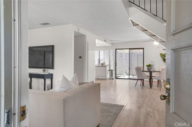 2155 W Banbury Circle, Anaheim, CA 92804