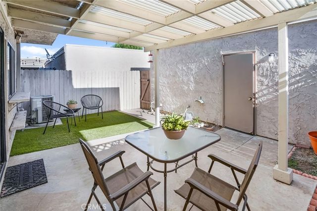 2155 W Banbury Circle, Anaheim, CA 92804