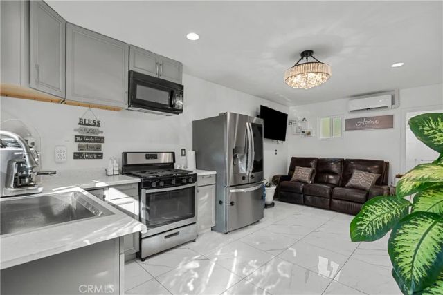 13400 Herron St, Sylmar, CA 91342