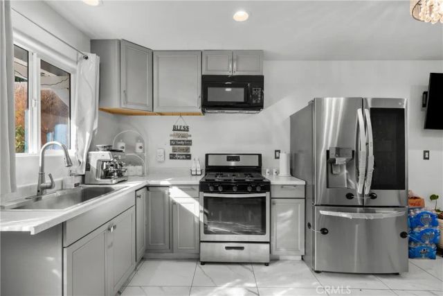 13400 Herron St, Sylmar, CA 91342