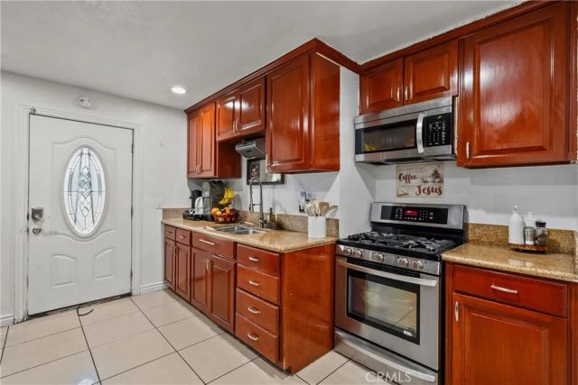 13400 Herron St, Sylmar, CA 91342