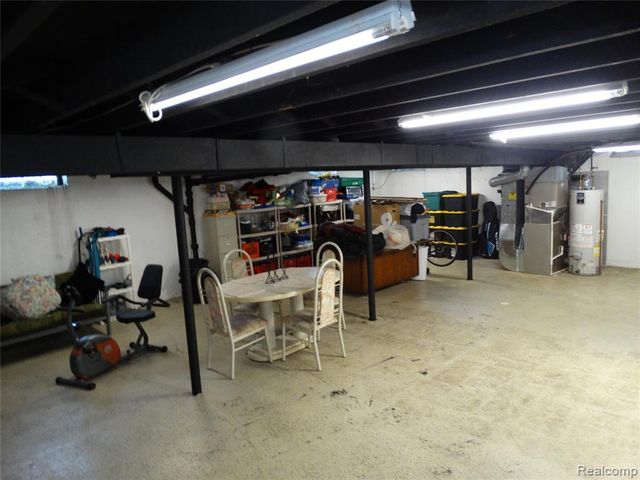 14033 Edison Drive, Warren, MI 48088