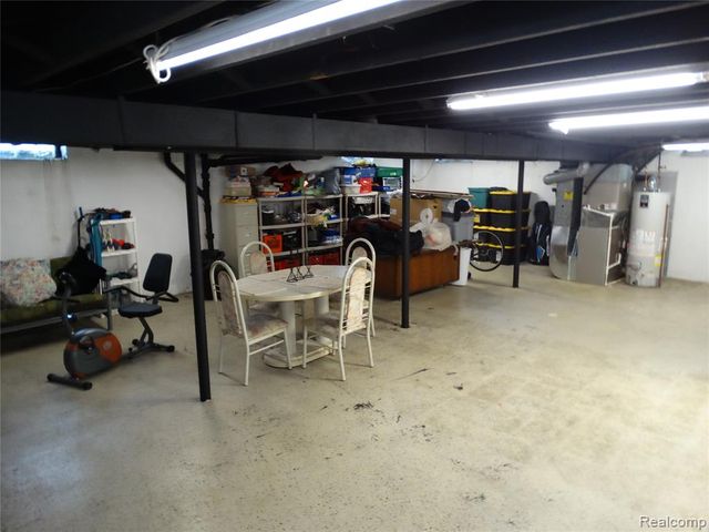 14033 Edison Drive, Warren, MI 48088
