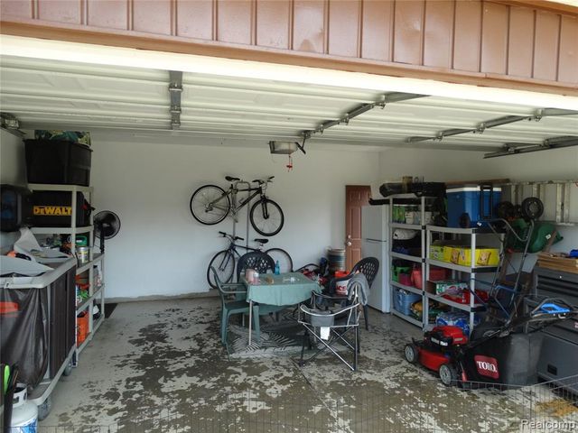 14033 Edison Drive, Warren, MI 48088