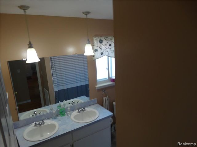 14033 Edison Drive, Warren, MI 48088