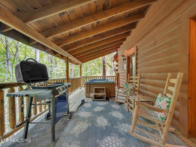 1805 Mossy Tr, Sevierville, TN 37876