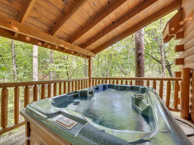 1805 Mossy Tr, Sevierville, TN 37876