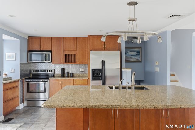 28 Ashford Road, West Hartford, CT 06107