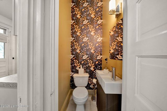 211 E Oak St, Louisville, KY 40203